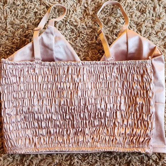 Silky metallic creamish/pink crop tank top with adjustable straps womans small - Picture 3 of 12